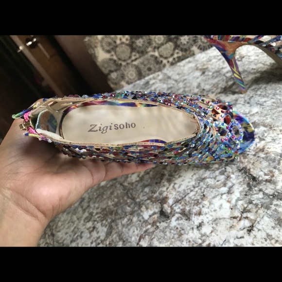 Woman’s high heeled shoes - Picture 6 of 6